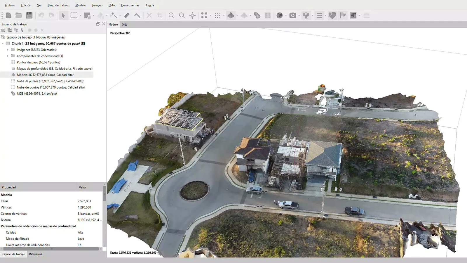 Proyecto abierto en Agisoft Metashape con el modelo 3D de un desarrollo y el árbol de procesamiento