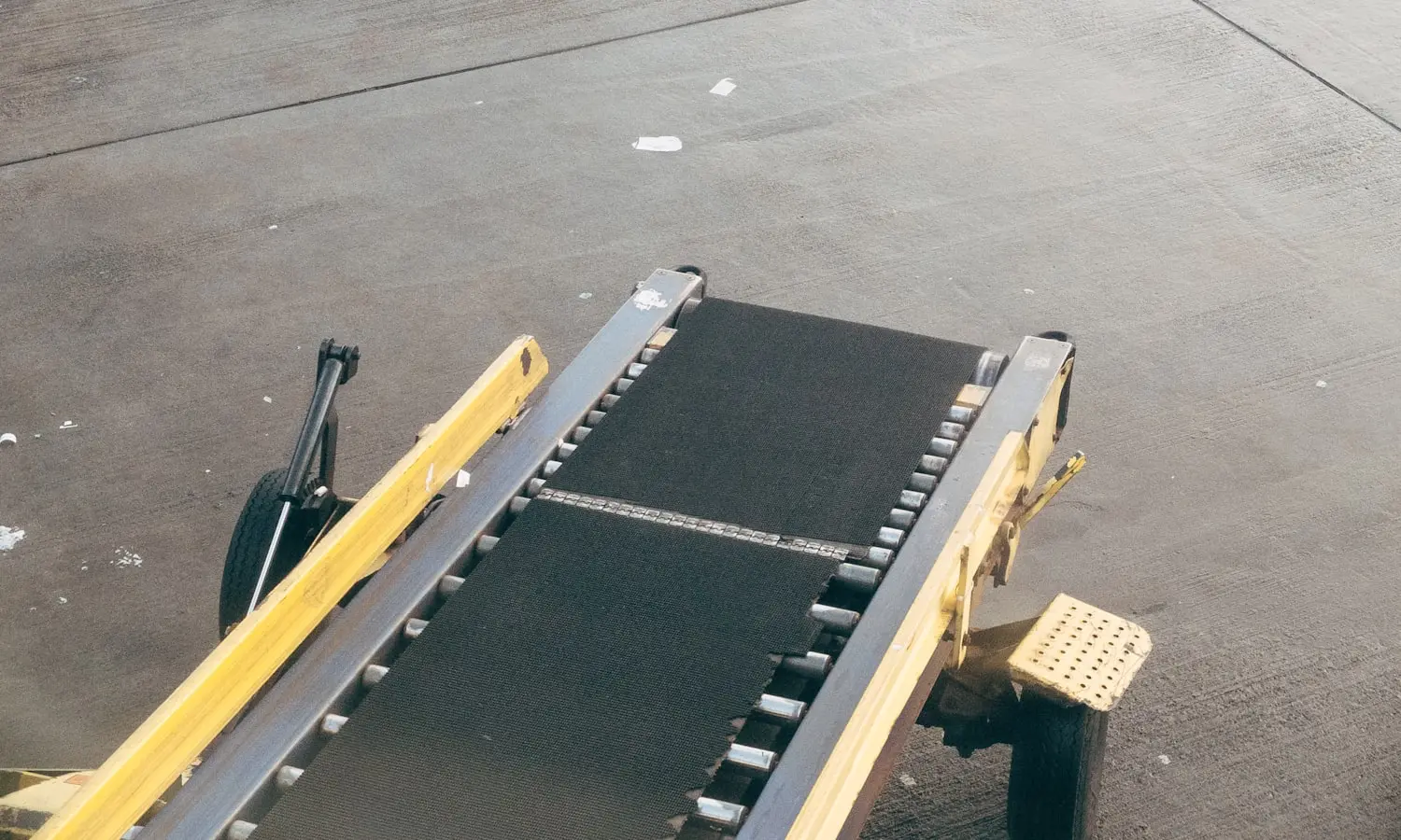 A conveyor line, measured against a cutoff that does not move